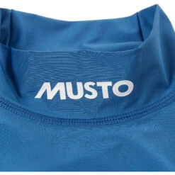 Musto Sunblock Dynamischer Kurzarm-Hautausschlagschutz- Sky Diver Blue -Bester Neoprenanzug Geschäft 2020 Musto Sunblock Dynamic Rash Guard 81216 586 3