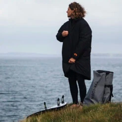 Typhoon Pembrey Isolierte Jacke / Poncho / Robe - Schwarz -Bester Neoprenanzug Geschäft typhoon pembrey insulated jacket black graphite